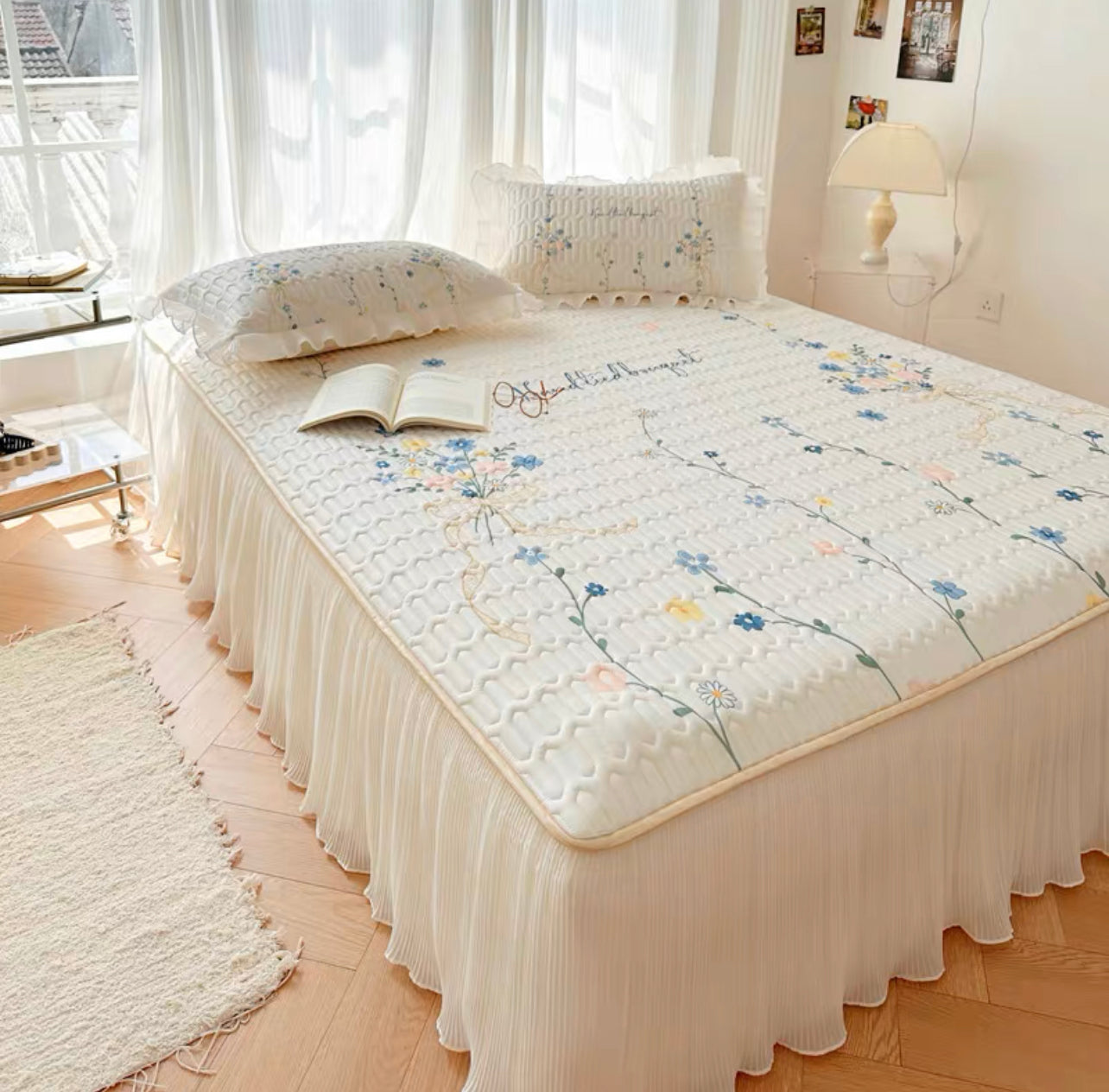 Ice silk latex mat three-piece bed skirt summer washable machine washable air-conditioning soft mat with lace bed cover