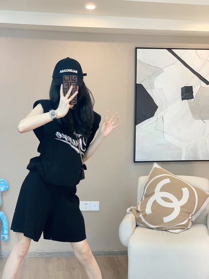 Suit women's 2022 summer new style small fragrance style high-end fashion fashion age-reducing casual sports shorts two-piece suit trendy