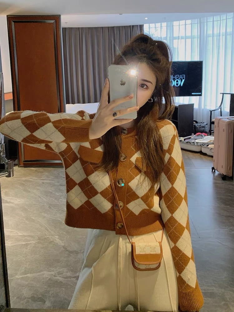 Da C Lai Ye Lingge cardigan knitted jacket women's autumn 2022 new Korean version high-end retro sweater top
