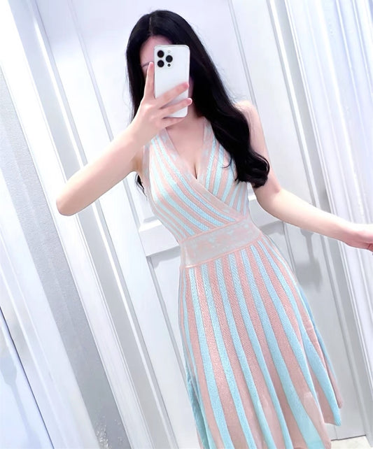 V-neck sleeveless elegant waist A swing dress