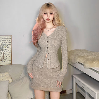 #Sisjuly#Hong Kong-flavored retro lazy style single-breasted knitted top + high-waist slimming skirt two-piece set for women