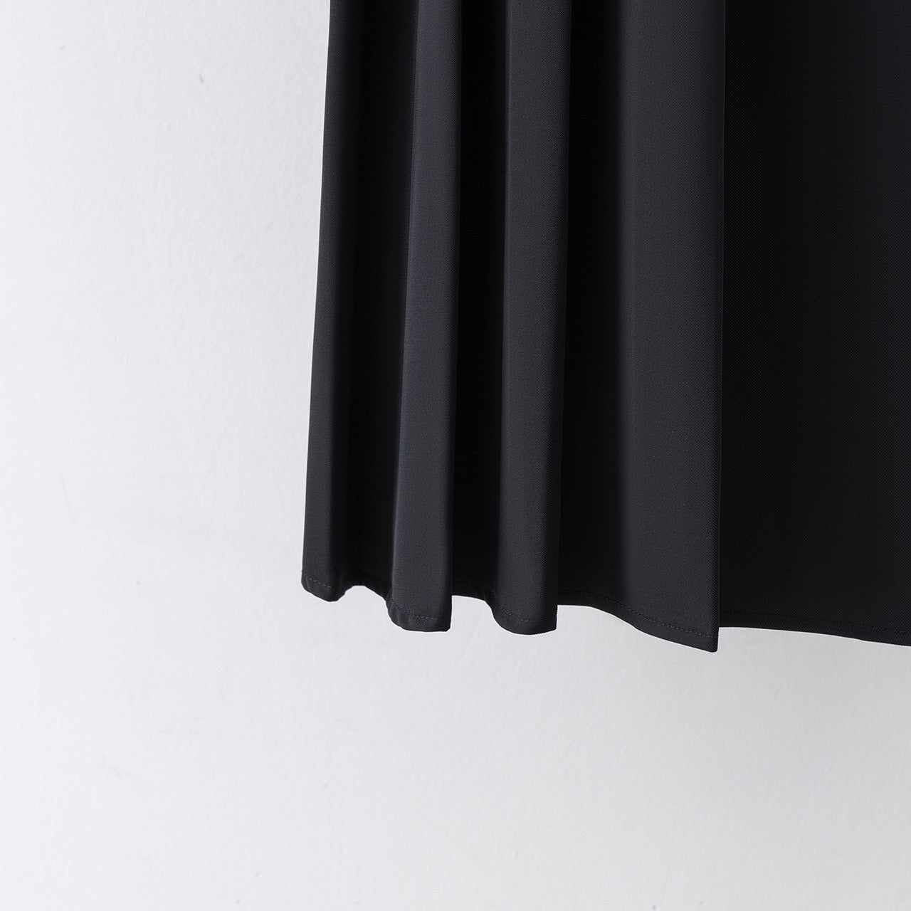 Black pleated skirt 2022 new high waist mid-length a-line skirt women's summer small skirt autumn dress