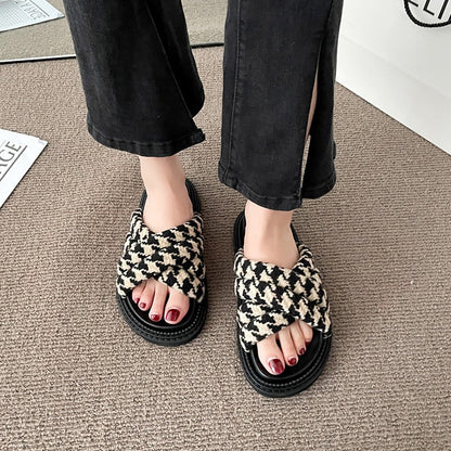 Thick-bottom net red slippers women's summer wear fashion ins wind super hot 2023 new casual cross non-slip sandals