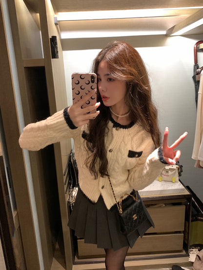 Qiu Rouyao winter new thickened short section slim fit lazy knitted cardigan sweater design feeling niche women