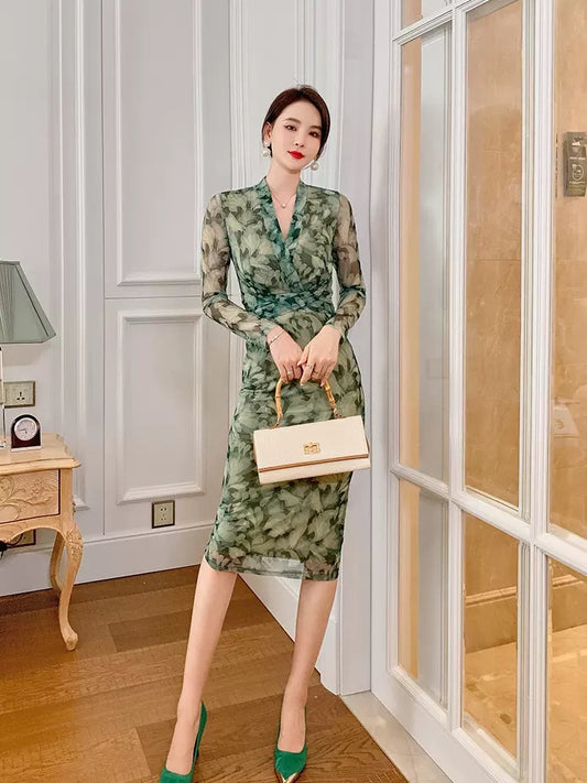 European station light mature style long-sleeved early autumn dress feminine figure French tea break green floral hip skirt 1557
