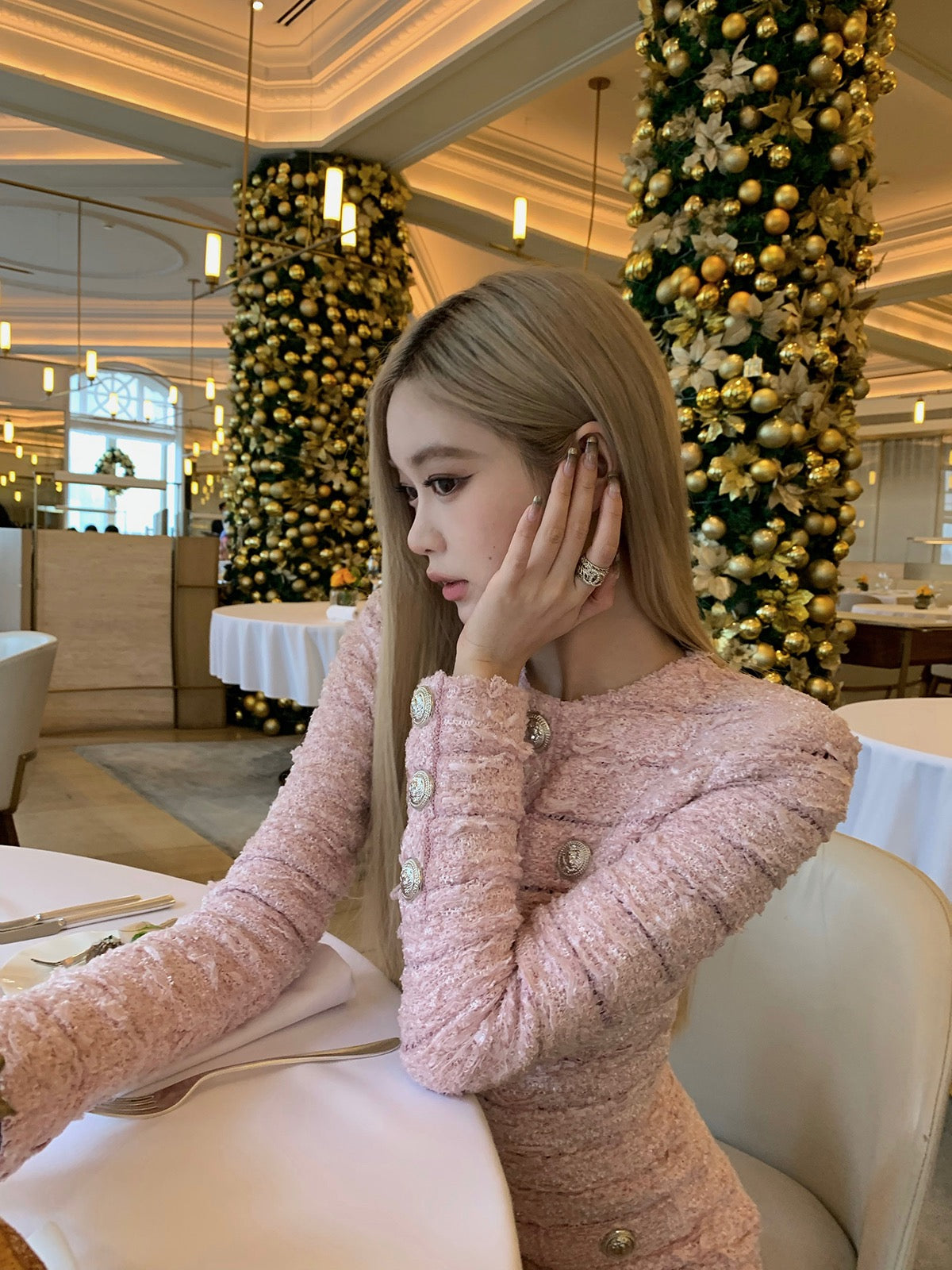 Good morning Fanfan heavy industry embossed skirt female autumn and winter self-cultivation slim and gentle French knitted dress with hips