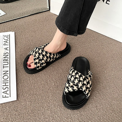 Thick-bottom net red slippers women's summer wear fashion ins wind super hot 2023 new casual cross non-slip sandals
