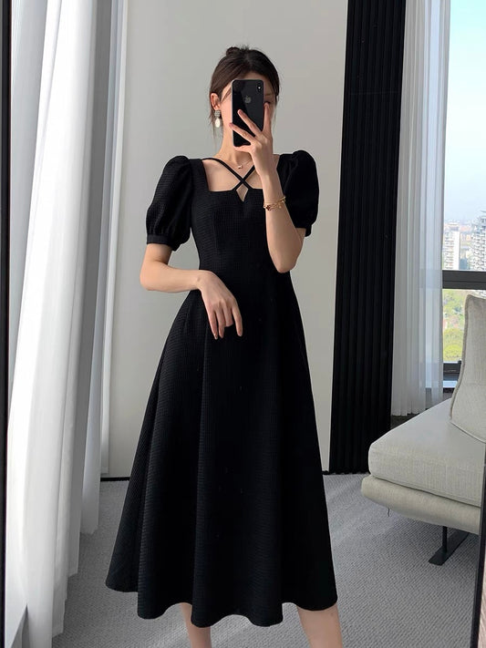Guo Ge custom black dress female 2022 summer new high-end sense waist slim Hepburn style square collar small black dress