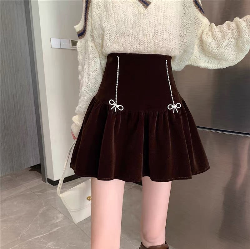 Skirt women's autumn and winter 2022 new Korean version design sense niche high waist thin temperament a-line pleated short skirt