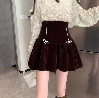 Skirt women's autumn and winter 2022 new Korean version design sense niche high waist thin temperament a-line pleated short skirt