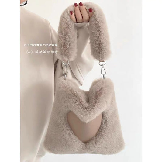 Autumn and winter love plush bag women 2022 new fashion niche portable shoulder bag high-end furry messenger bag