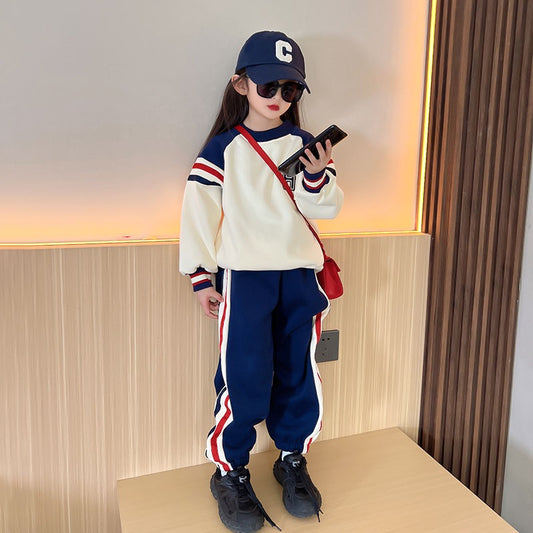 Girls fleece suit fashionable foreign style casual sports 2022 autumn and winter new sweater and trousers two-piece set fried street