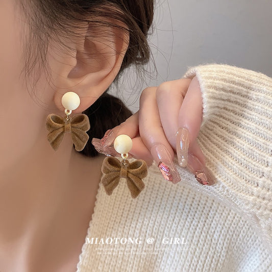 Autumn and winter new earrings bow earrings women's velvet milk tea color high-end sense niche design net red temperament earrings