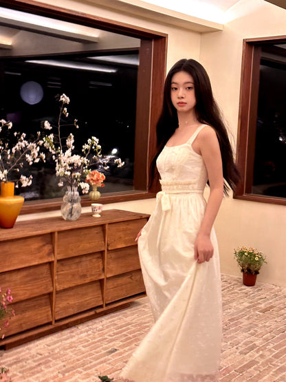 Egg Meow White Chalcedony Embroidered Sweet Temperament Waist Neck Square Neck Bowknot Solid Color Suspender Dress