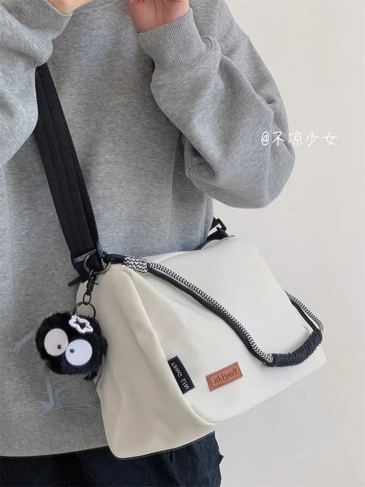Not cool girl large-capacity commuter bag Japanese ins niche nylon shoulder bag simple all-match messenger canvas bag