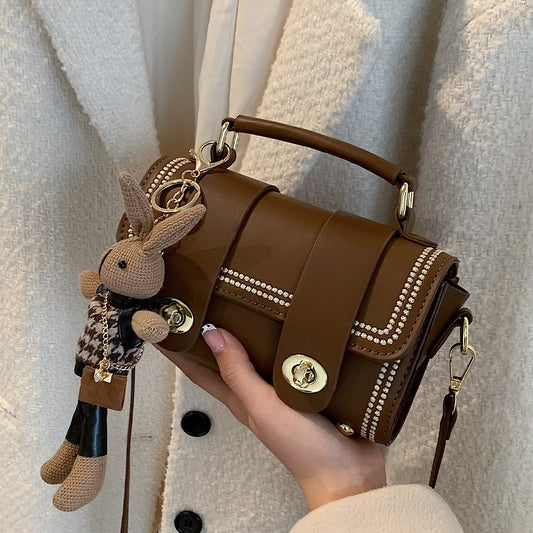 High-end texture foreign style Messenger bag women's autumn and winter 2022 new all-match niche ins fashion handbag