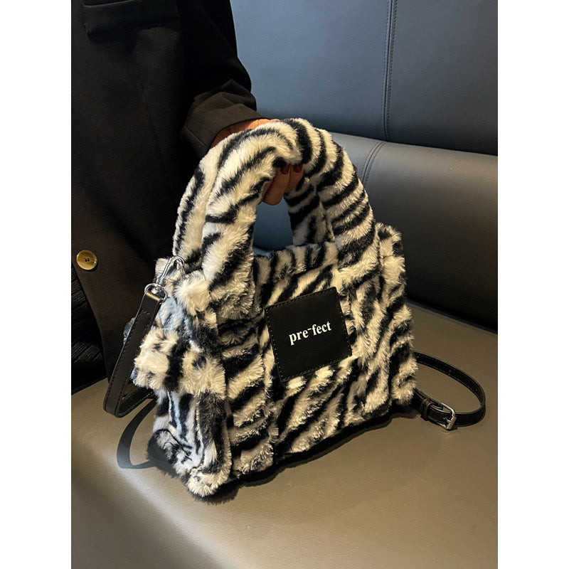Autumn and winter plush bag women 2022 new trendy fashion zebra print handbag high-end sense all-match plush messenger bag