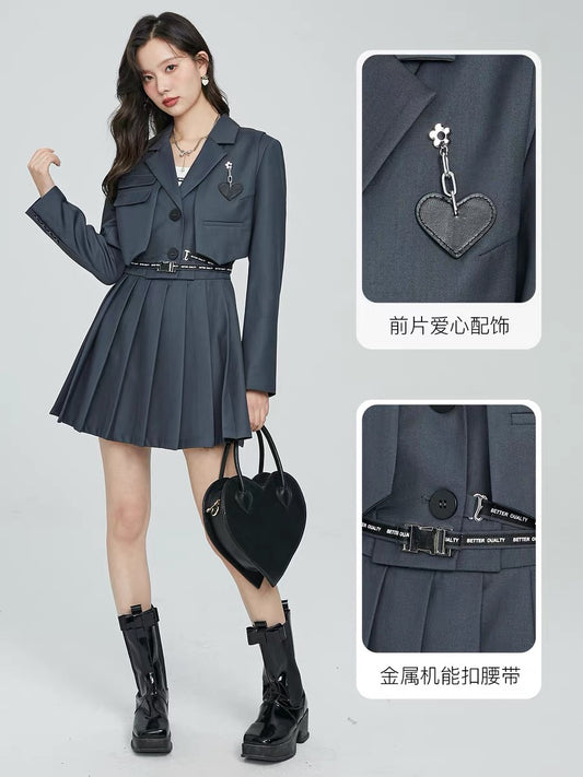 Fantu fake two-piece fashion love decoration waist short suit pleated skirt 2022 autumn new dress female