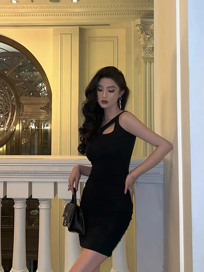 Pure desire black sloping shoulder dress women's 2022 summer new design small hot girl show thin bag hip small black dress 3257