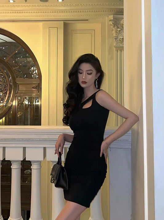 Pure desire black sloping shoulder dress women's 2022 summer new design small hot girl show thin bag hip small black dress 3257