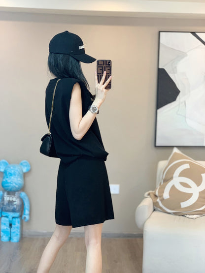 Suit women's 2022 summer new style small fragrance style high-end fashion fashion age-reducing casual sports shorts two-piece suit trendy