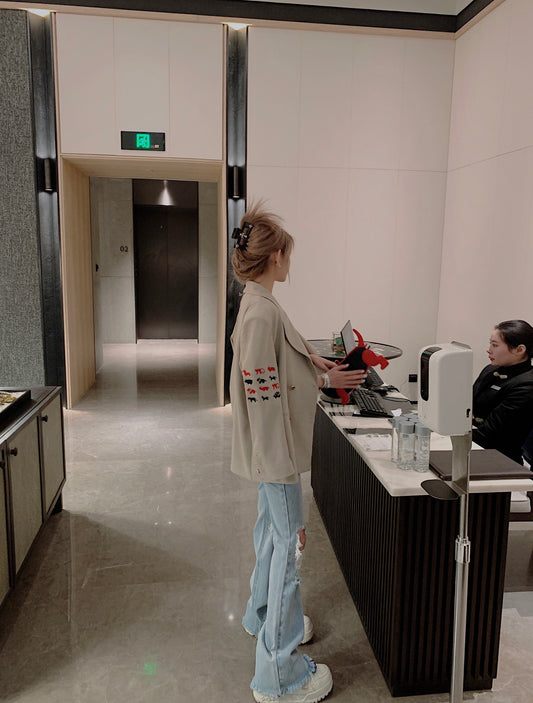 Zhao Chenchen Heavy Industry Embroidered Khaki Suit Women 2023 Summer Design Sense Loose College Wind Top Casual Jacket
