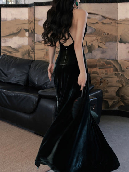 Xiaoli Yuanshan Qingdai velvet suspender dress autumn and winter 2022 celebrity dress French retro sexy bag hip skirt