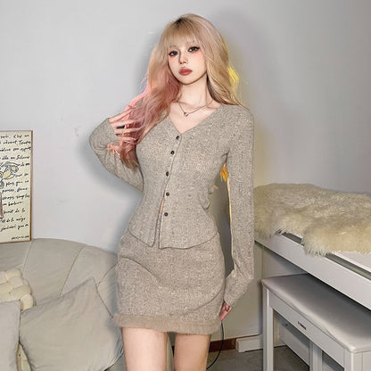 #Sisjuly#Hong Kong-flavored retro lazy style single-breasted knitted top + high-waist slimming skirt two-piece set for women