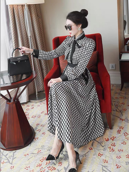 French Hepburn dress 2022 new women's autumn dress lady temperament black and white contrast color plaid waist long skirt trend