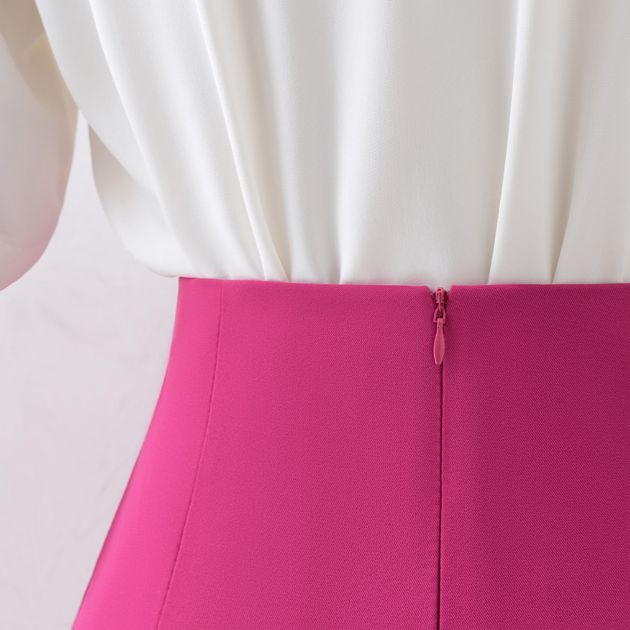 Skirt women's summer half-length 2022 new high-waist mid-length hip skirt with a small high-end design sense of niche