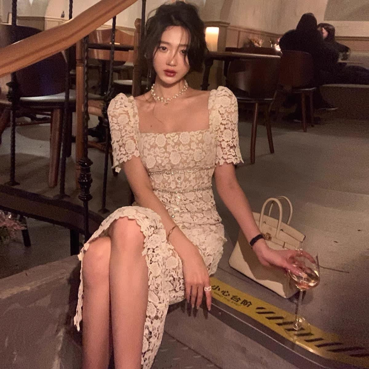 From a water-soluble lace dress women's spring dress 2022 new square collar French niche design atmosphere skirt