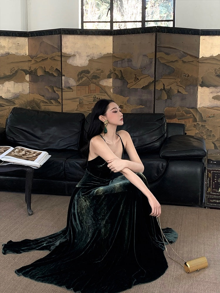 Xiaoli Yuanshan Qingdai velvet suspender dress autumn and winter 2022 celebrity dress French retro sexy bag hip skirt