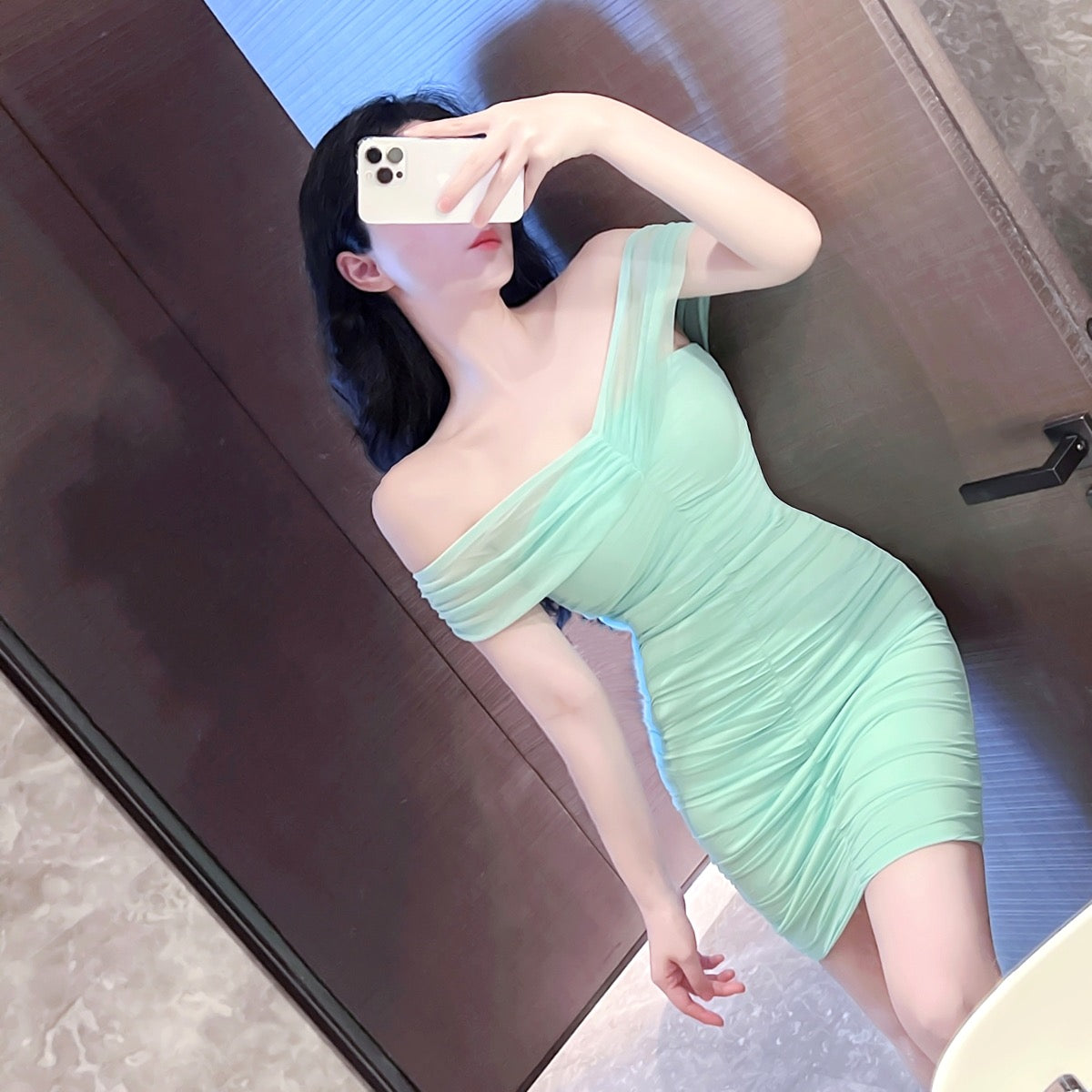 Spring and summer green one-shoulder skirt women's fit tight waist dress