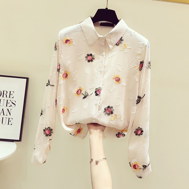Embroidered shirt women's 2022 early autumn new design sense niche shirt long-sleeved small fresh all-match temperament top trendy