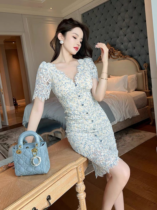 European station light luxury ladies fried street V-neck French temperament heavy industry lace slim short-sleeved dress 2022 new