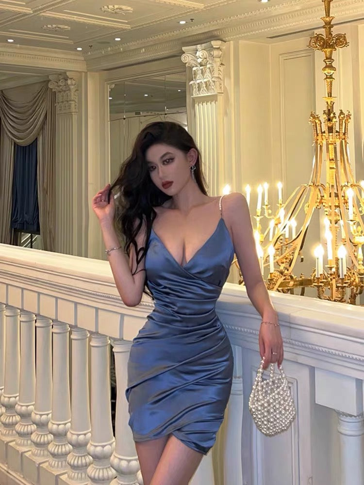 2840 Sexy low-cut suspender dress women's summer sweet and spicy chic stunning beautiful V-neck waist satin bread hip skirt