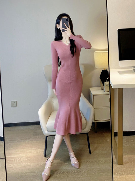 Pink knitted dress women's autumn and winter 2022 new temperament celebrity self-cultivation slim mid-length bottoming skirt