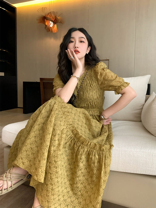 Ren Xiaoyi Retro Party Niche Chic Dress Waist Slimming 2023 New Pear-Shaped Body Jacquard Long Dress