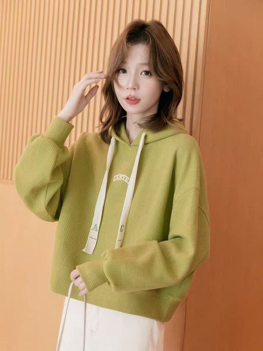 Small grain striped retro sweater women's 2022 autumn new round neck long-sleeved top design sense niche knitted sweater