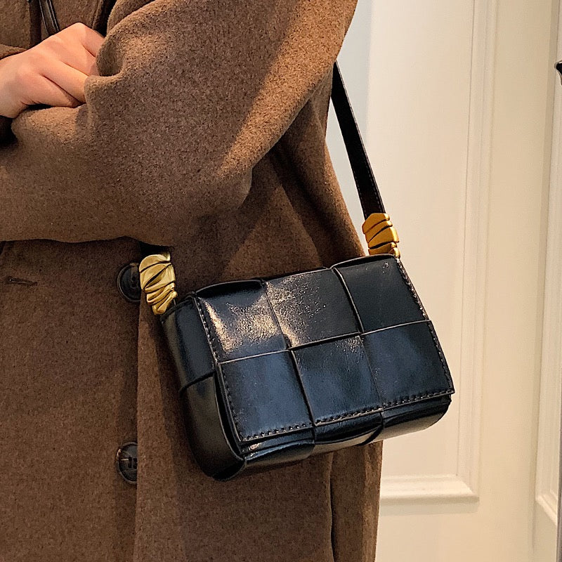 Niche design all-match woven messenger bag 2022 new bag women's high-end fashion autumn and winter small square bag