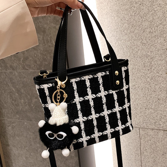 Handbag women 2022 new trendy autumn and winter fashion woolen bucket bag high-end western style one-shoulder Messenger bag