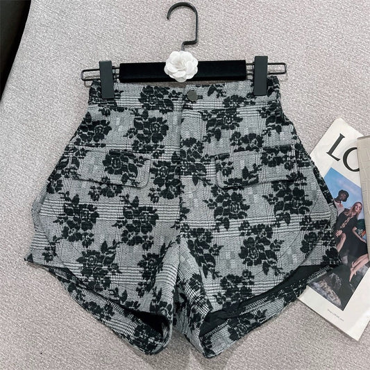 2022 early autumn new French temperament ladies Western style all-match long legs embroidered high waist casual hot pants women's shorts 1620