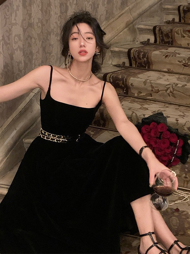 Hong Kong style retro velvet suspender dress female autumn and winter sexy birthday party chic Hepburn style dress skirt