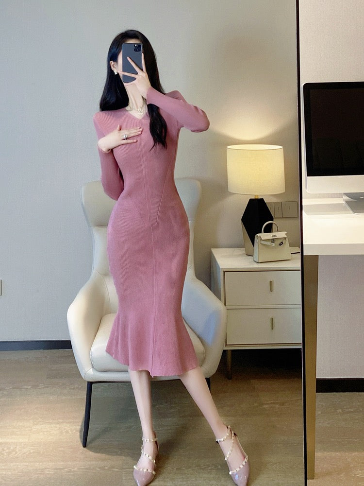 Pink knitted dress women's autumn and winter 2022 new temperament celebrity self-cultivation slim mid-length bottoming skirt