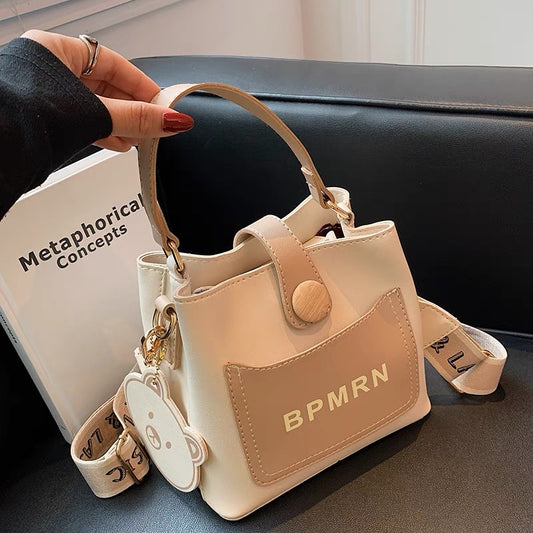 This year's popular small bag women's 2022 new trendy high-end niche broadband messenger bag shoulder portable bucket bag