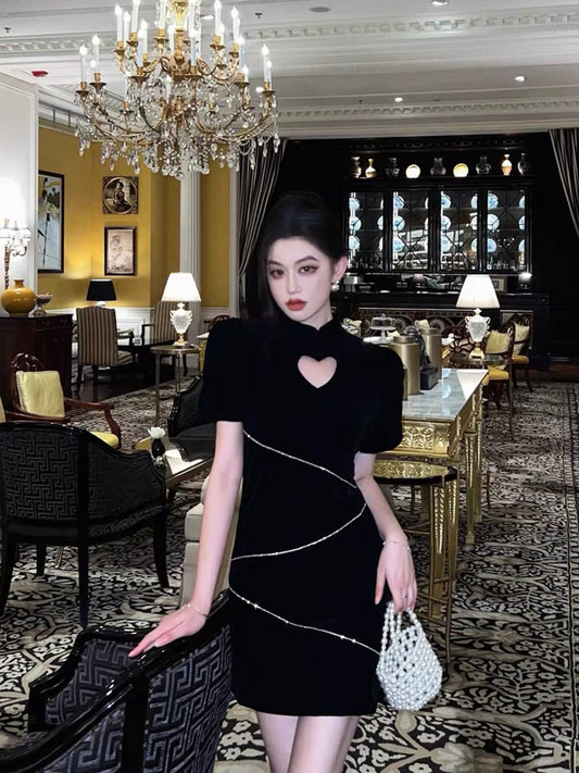 752French black velvet dress women's 2022 early autumn new hot girl sexy Hepburn style temperament waist small black dress
