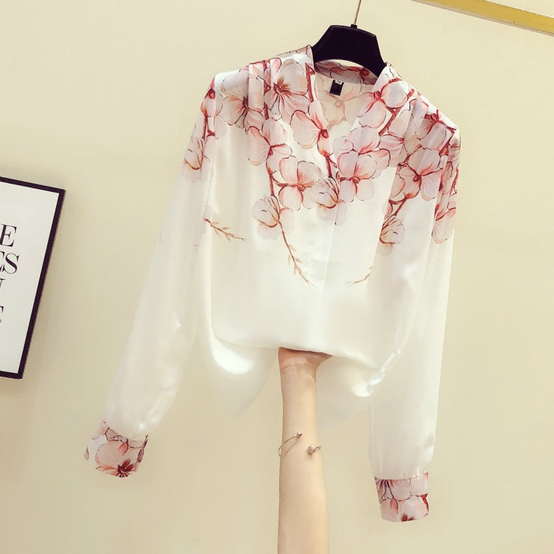 2022 early autumn new style foreign style fashion European goods small shirt women's chiffon all-match design sense temperament V-neck top tide