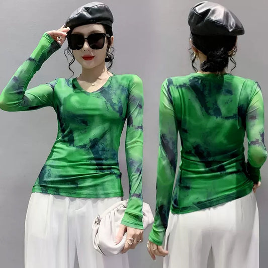 Autumn new mesh lace V-neck long-sleeved t-shirt women's self-cultivation, fashion, western style, beautiful printing, all-match bottoming top