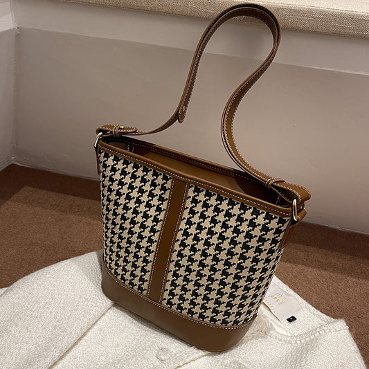 Big bag autumn and winter retro shoulder bag women 2022 new trendy large-capacity bucket bag popular houndstooth Messenger bag