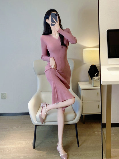 Pink knitted dress women's autumn and winter 2022 new temperament celebrity self-cultivation slim mid-length bottoming skirt